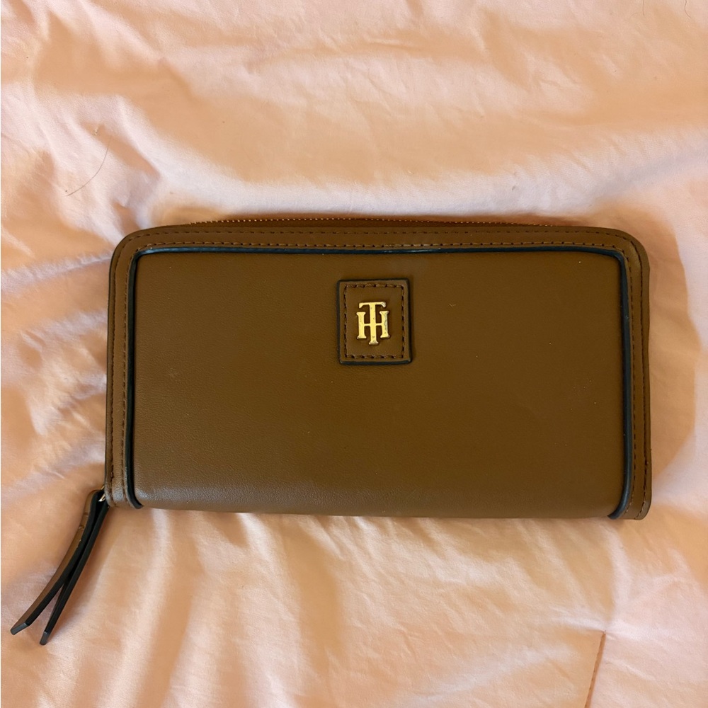Tommy Hilfiger Brown Wallet with Gold Logo